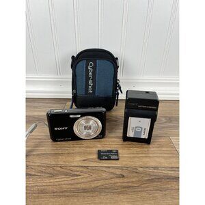 Sony Cyber-Shot 10.1 MP Digital Camera DSC-W180 Battery, Charger, Card, Bag